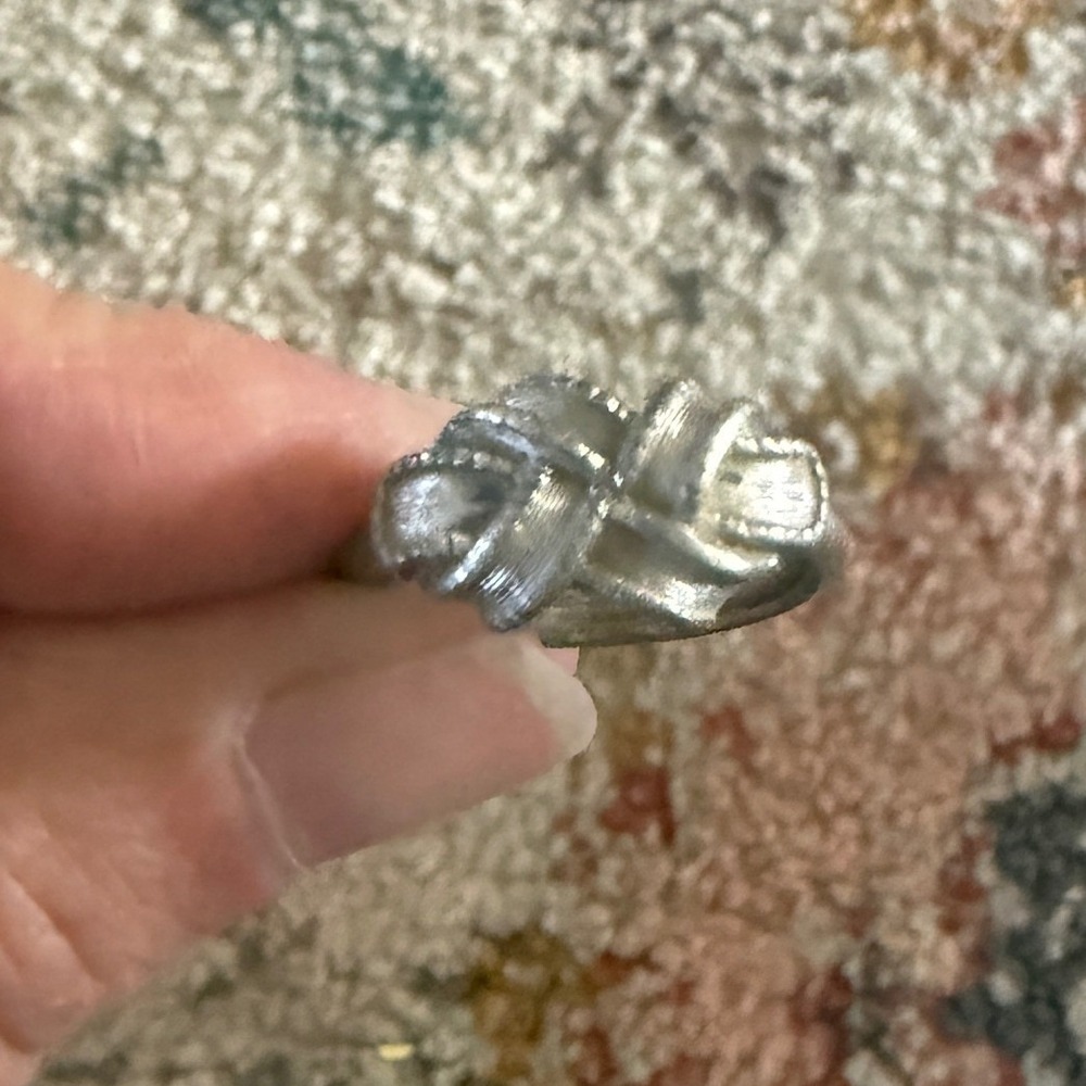 Vintage Avon Silver Tone Textured Love Knot Cocktail Ring‎ OS Statement Bow